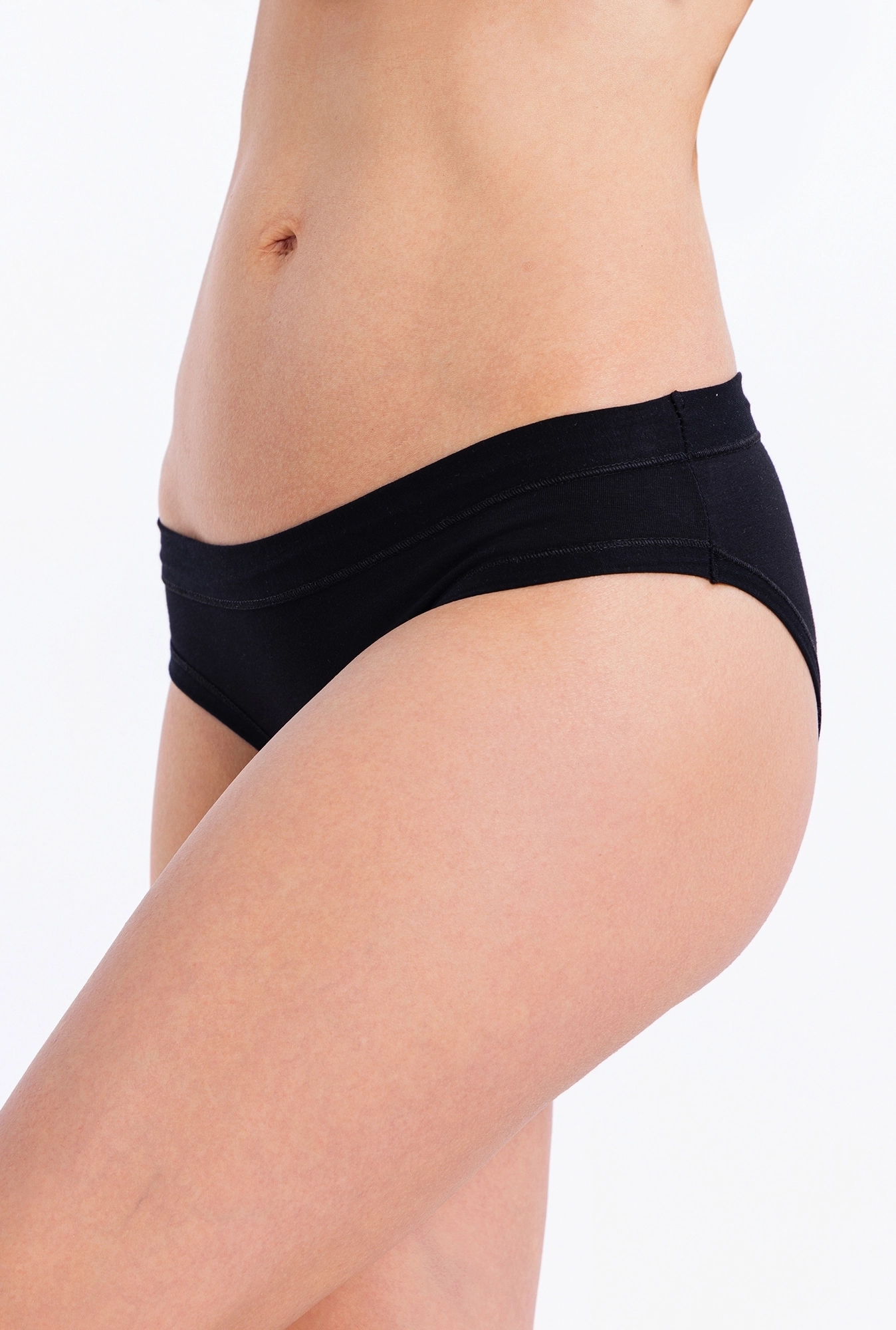 https://api.intricco.croonus.com/croonus-uploads/products_gallery/file/2129/3919/zenski-slip-luna-crna-s-1747640901.webp