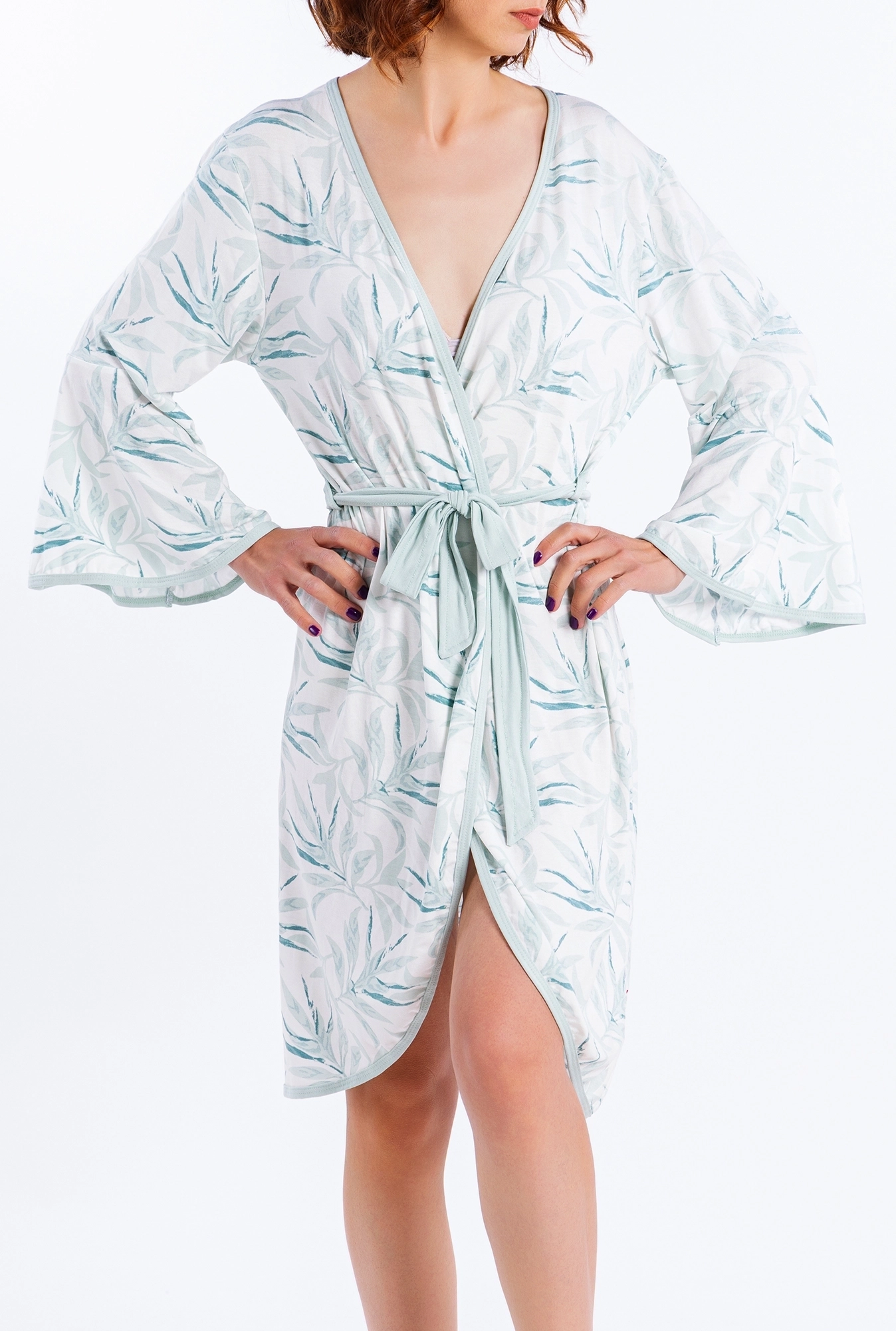https://api.intricco.croonus.com/croonus-uploads/products_gallery/file/2199/4079/zenski-bade-mantil-od-viskoze-mint-dezen-xs-1747815617.webp