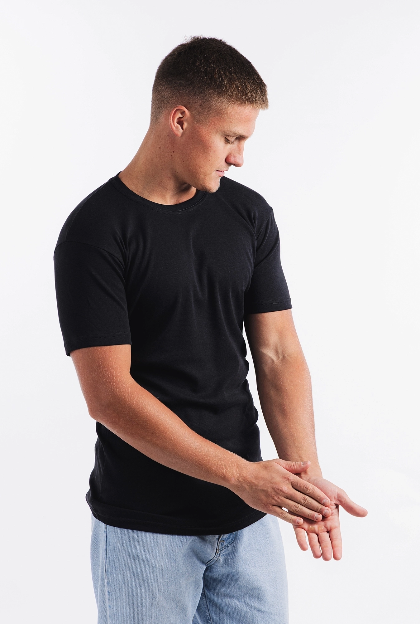https://api.intricco.croonus.com/croonus-uploads/products_gallery/file/2271/5504/muska-uska-majica-kratkih-rukav-crna-s-1760126017.webp