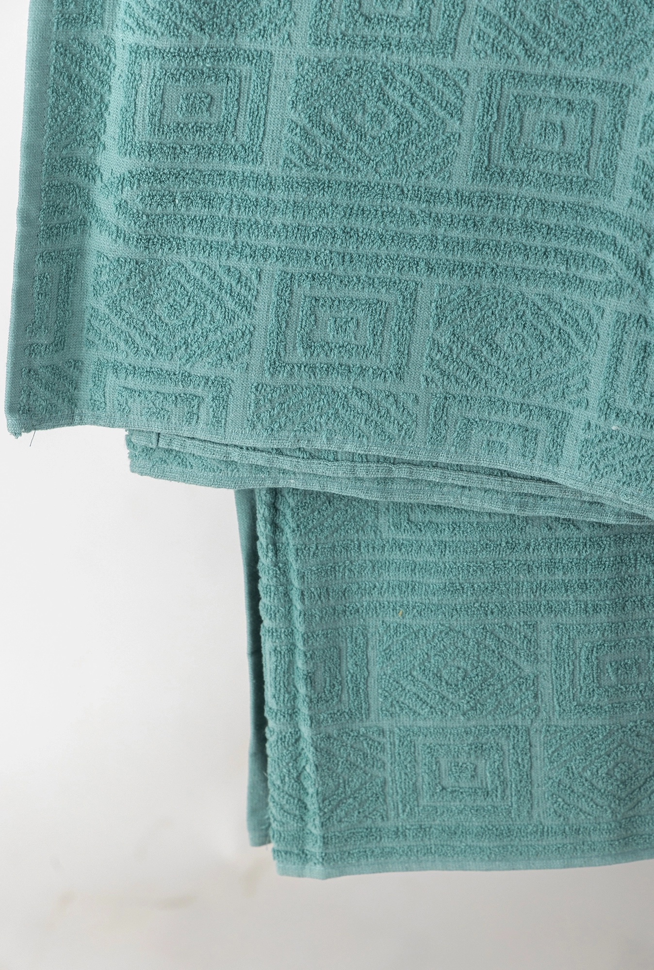 https://api.intricco.croonus.com/croonus-uploads/products_gallery/file/2597/4668/frotir-prekrivac-kocka-mint-150x200-1753862882.webp