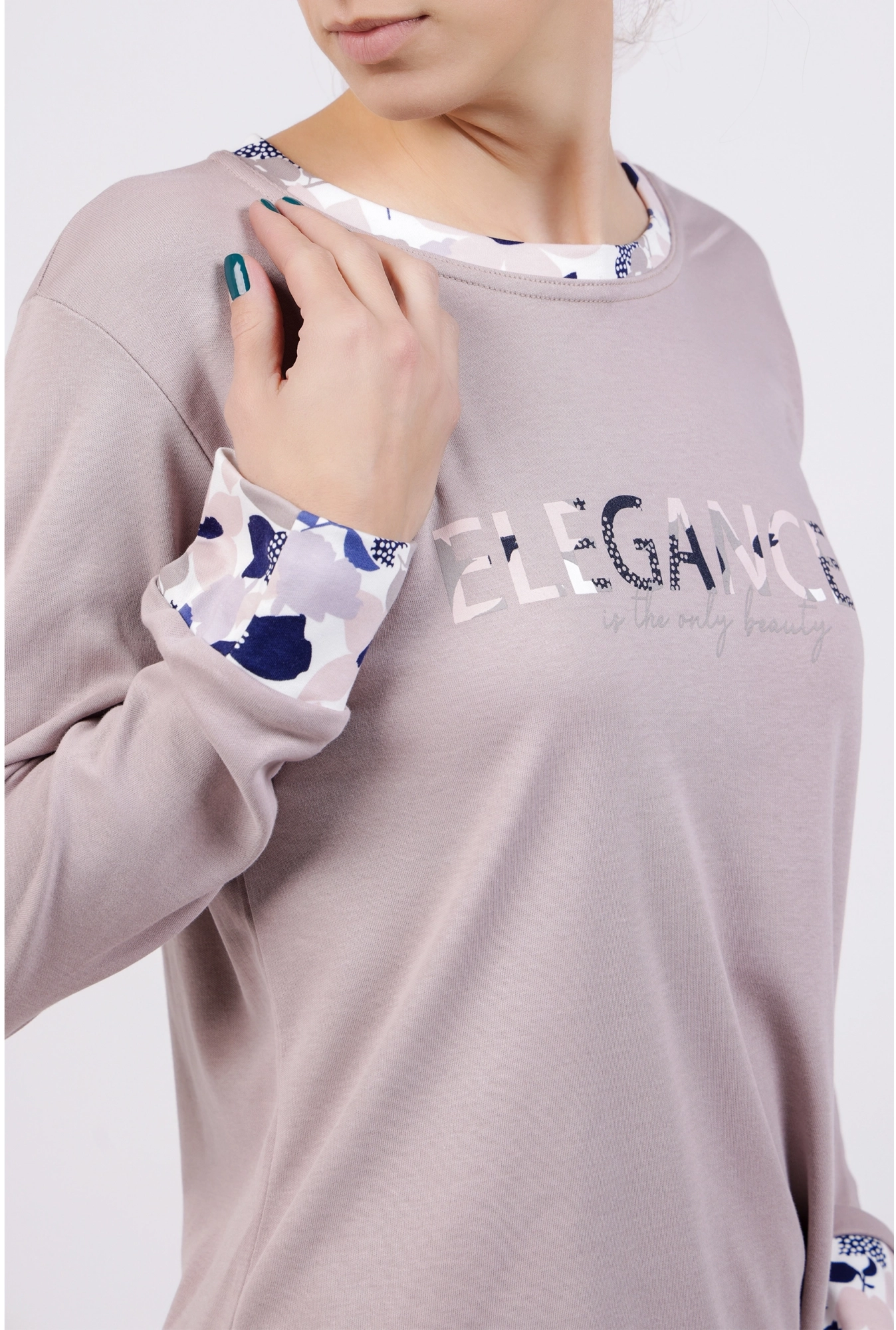 https://api.intricco.croonus.com/croonus-uploads/products_gallery/file/2612/4698/zenska-pidzama-elegance-s-1753874017.webp