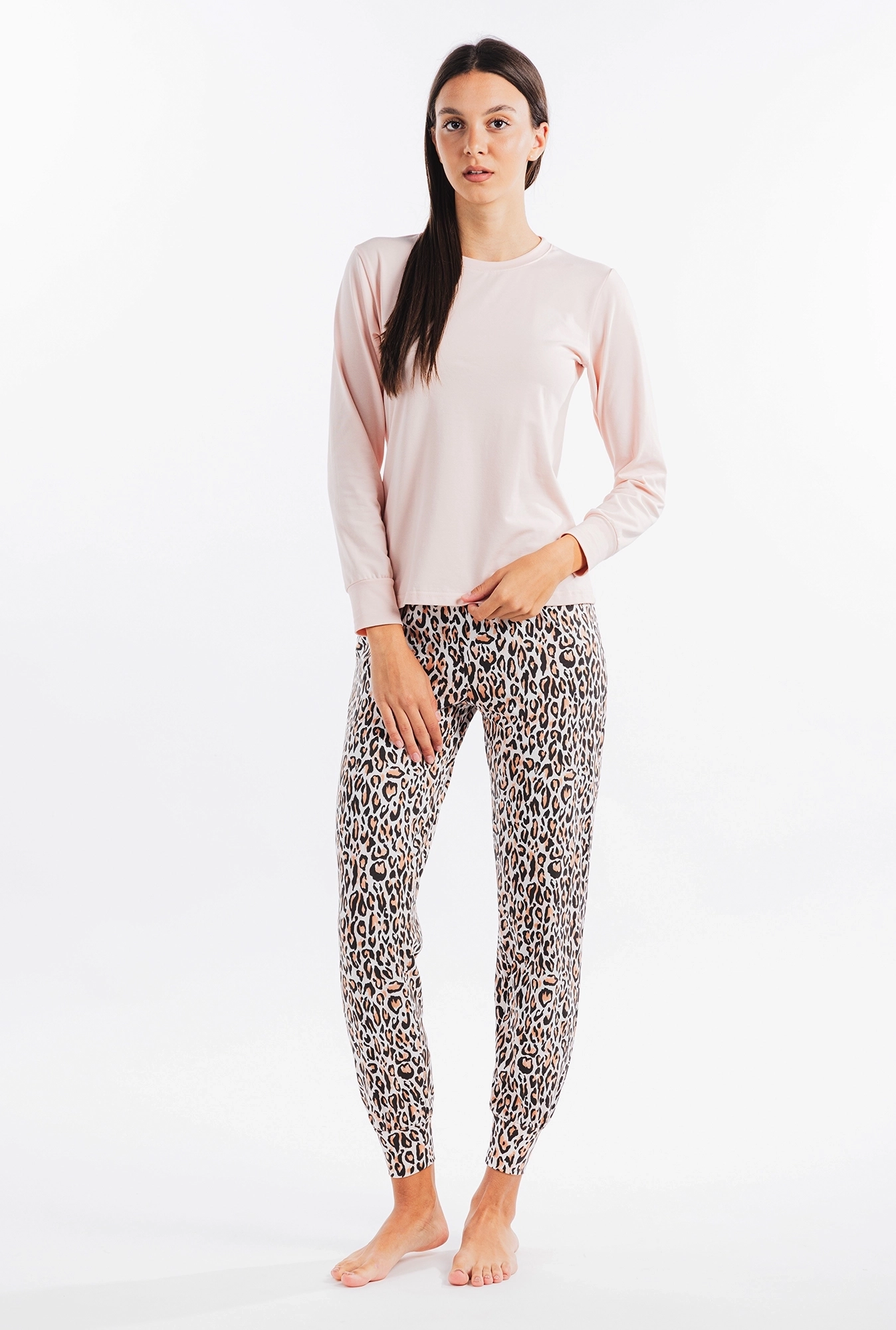https://api.intricco.croonus.com/croonus-uploads/products_gallery/file/2710/4900/zenska-pidzama-leopard-xs-1759848578.webp