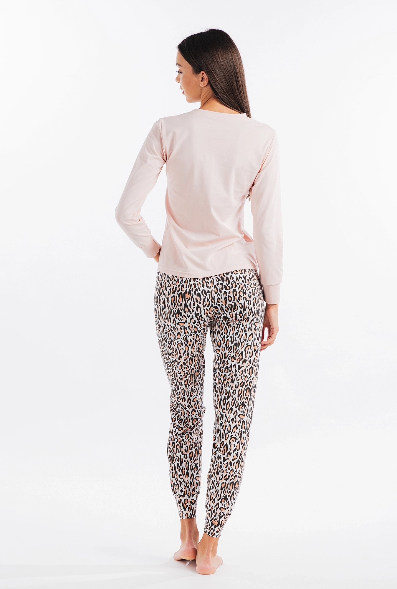 https://api.intricco.croonus.com/croonus-uploads/products_gallery/file/2710/4902/zenska-pidzama-leopard-xs-1759848596.webp