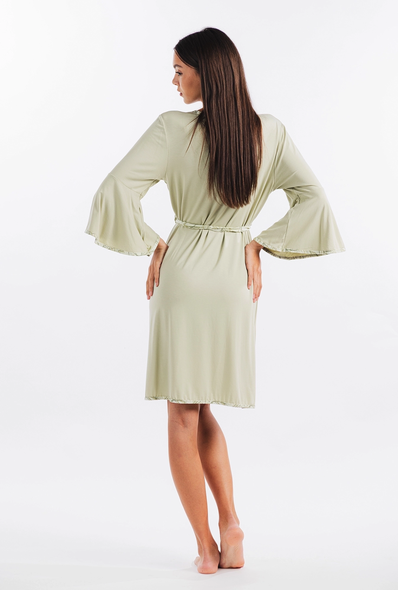 https://api.intricco.croonus.com/croonus-uploads/products_gallery/file/2771/5128/zenski-bade-mantil-od-viskoze-zelena-xs-1760043047.webp