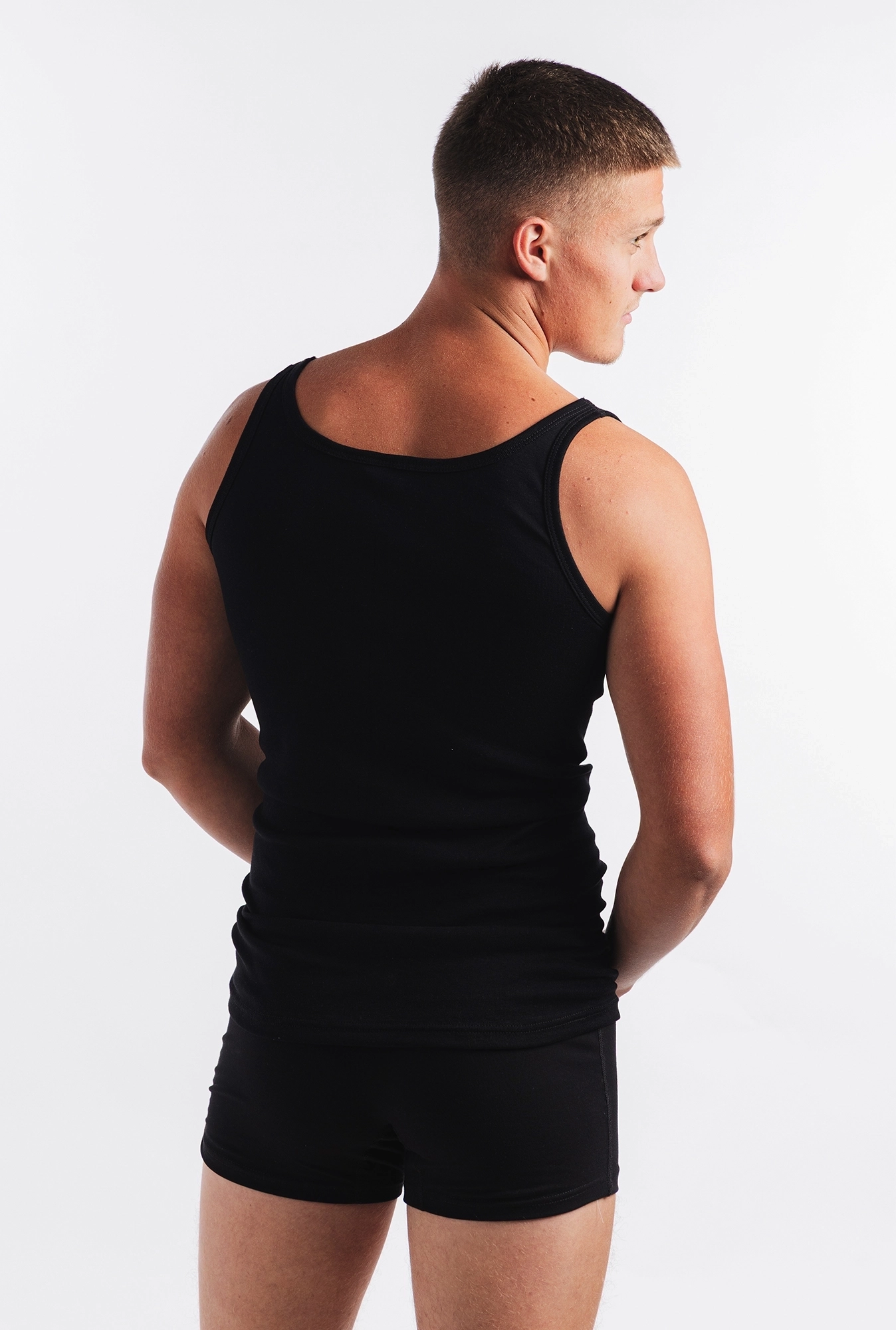 https://api.intricco.croonus.com/croonus-uploads/products_gallery/file/2867/5438/muska-majica-na-uze-bretele-crna-s-1760118394.webp